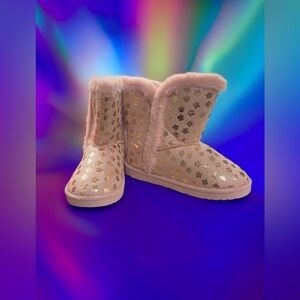 OLIVIA MILLER GIRL Winter Boots Flower Rose Gold
Metallic Butterfly Faux-Fur